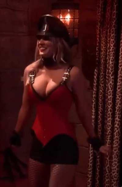 How long would you last with Kaley Cuoco as your dominatrix?