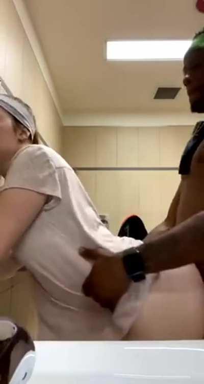 Fucks his thick co-worker in restroom