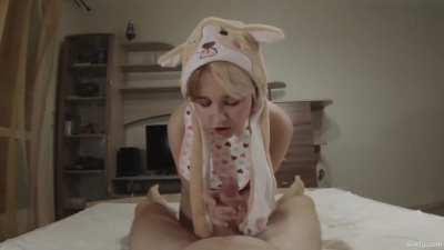 👌 Cute blonde babe jerks him off