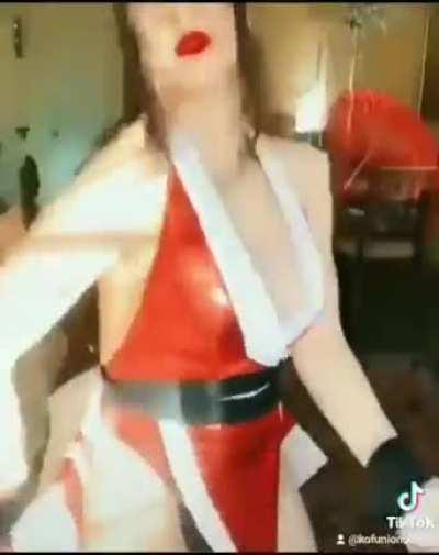 And that's why Latin America loves KOF: the cosplayers