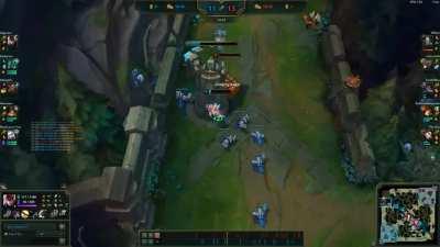 Tryndamere dives Quinn