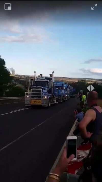 6 prime movers transporting a 256-tonne generator