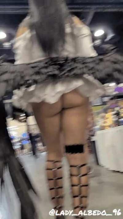 Nothing like a short dress skirt and no panty convention walk.