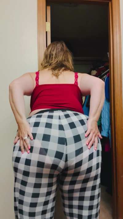 Smelling my ass is your life now 🤤 It’s the only important task you’ll ever need to focus on. 😈