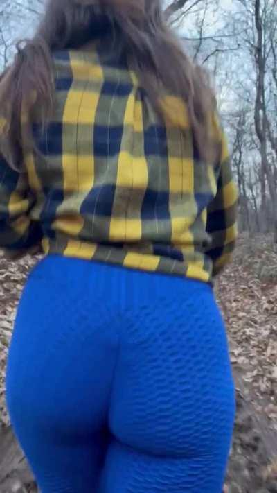 What you see when you walk behind me 🍂🍑🍃