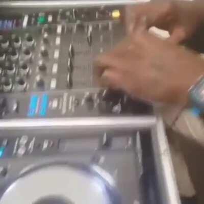 Big Shaq feeling the heat on the final stage of Howard Estate (inspired by djshaqfanacc on twitter)