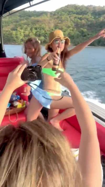 Kathryn Bernardo & Sofia Andres