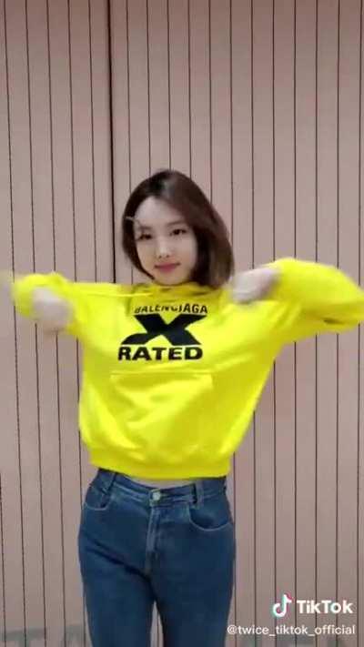 Nayeon dancing 