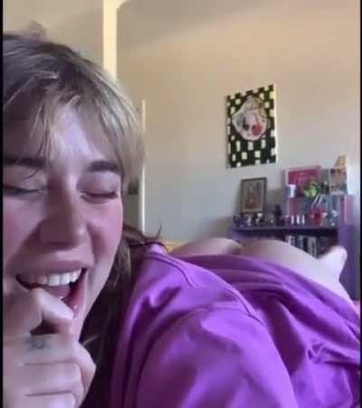 somebody got some more videos of her farting? message pls