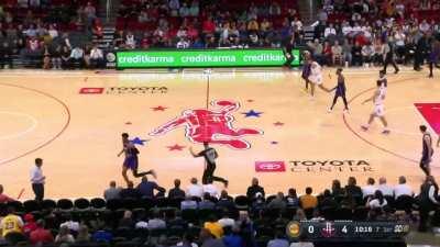 [Highlight] DLo misplaces his behind the back pass (h/t UnhingedSupernova)