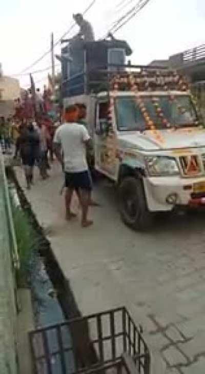 Grabbing the power line seems like a bright idea