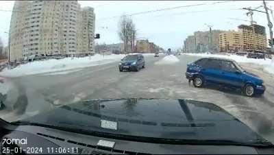 Man is seriously injured after ejecting from rear window, 2 others injured, Novocheboksarsk, Russia