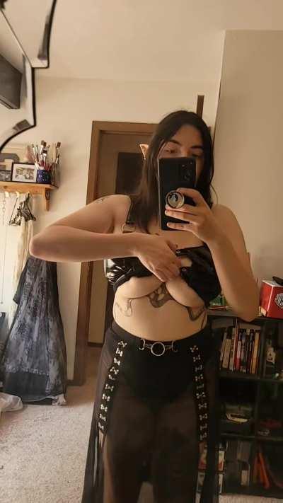 what do you think of my goth elf drop?