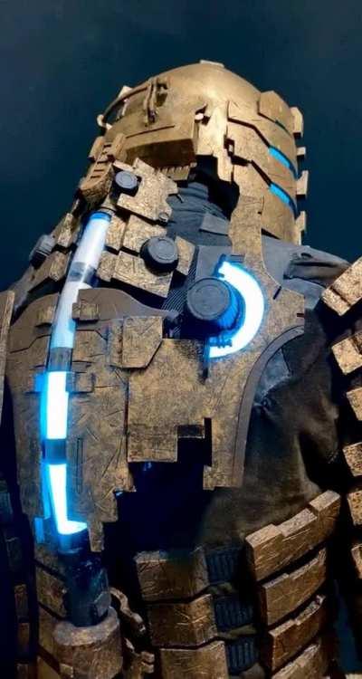 [Self] I shared my Dead Space cosplay yesterday and I had to show you all the animated health bar!