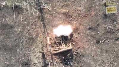 An FPV drone purchased by Serhiy Sternenko’s followers destroys the dirty-ass russian occupiers who tried to hide.