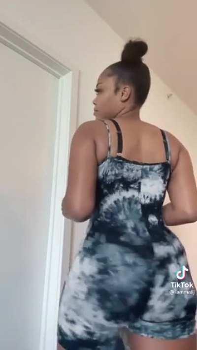 Well damn 🍑🍑🍑