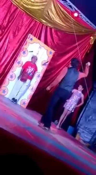 dont move... im an expert.....