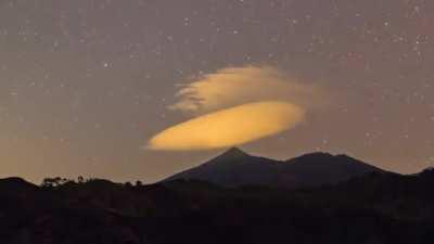 This lenticular cloud stays over this mountain the whole day