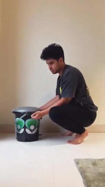 Trash can humours are back