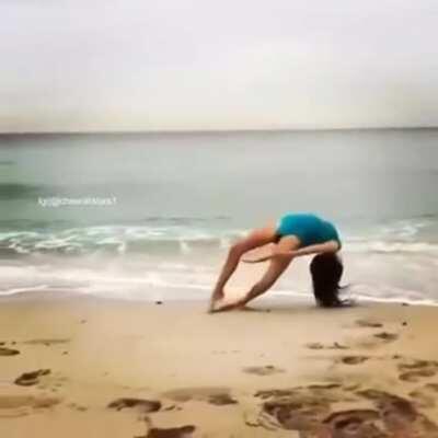 Весьма впечатляюще - особенно последний элегантный мах ногой