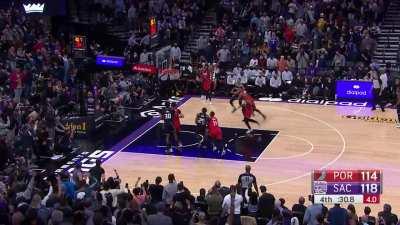 [Highlight] Marvin Bagley III hits the dagger 3 with 30 seconds to go