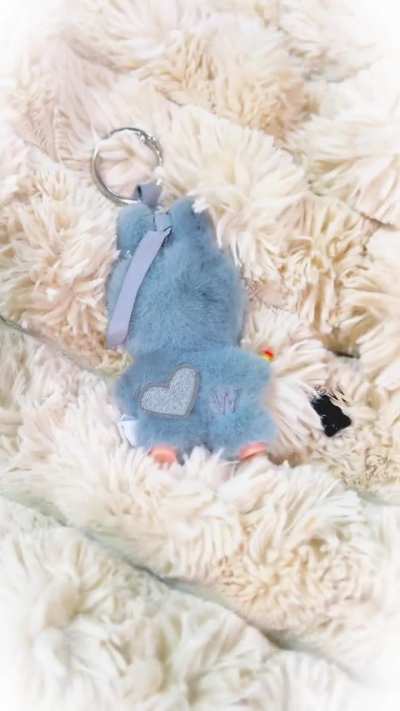 W = mini ID!! 🩶✨ (any tips on how to do the eyes?!)