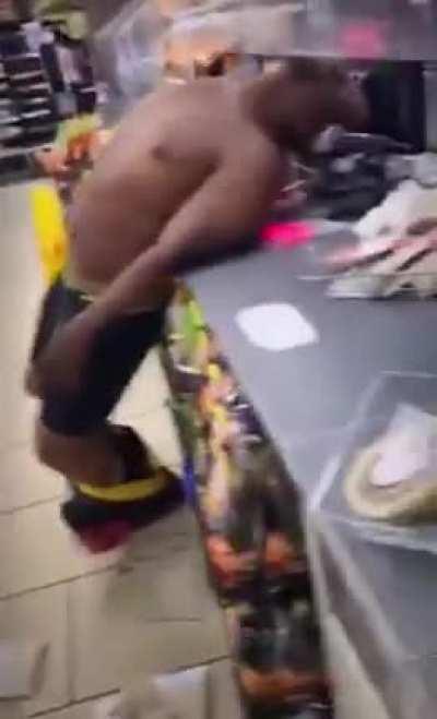 Paralyze spell on Redguard, inventory looted