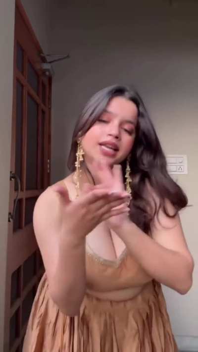 Kabhi dekha hai aisa gadraya jism 💕💕💕