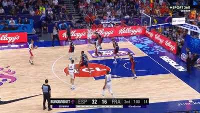 [Highlight] Juancho Hernangomez goes absolute balistic from 3 against France in the 2nd quarter, made 6 in a row