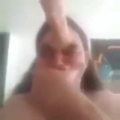 Tô me cagando de rir KKKKKKKKkkkkkk...k..k.k.. 😐