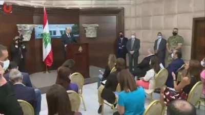 Michel Aoun on where we will be heading if there is no government soon. Shi byeshra7 el aleb