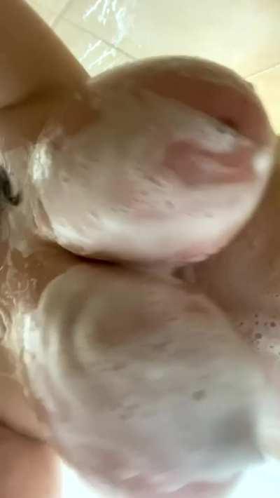 Y’all like natural titties right? i’m desperate to be titty fucked for the first time:(