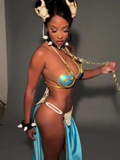 Slave Chun Li (cosplay by DarkPhoenixSkye)