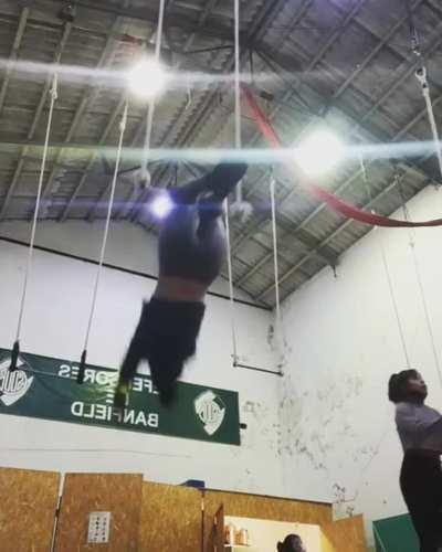 Gymnast somehow managed to depants herself right in the air