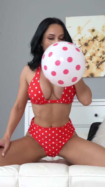 Crystal Rush's expressions are amazing in this!  by amateurboxxx