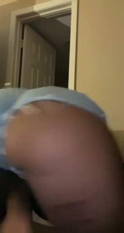 it move like this in jeans lol