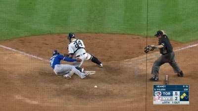 [Highlight] Teoscar Hernandez goes ham to score from first base on on a double to centre field that looked more like a single off the bat