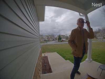 Boomer neighbor freaks out over dogs