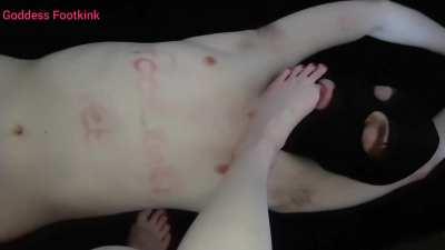 He savours my sweaty feet, sucking my toes as he lays there in a state of trance