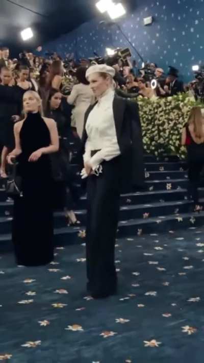 Hunter Schafer at #MetGala2025