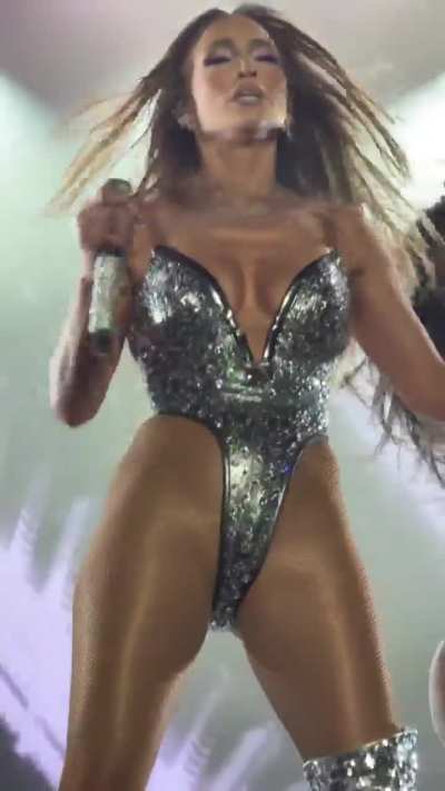 Jennifer Lawrence ready to peg