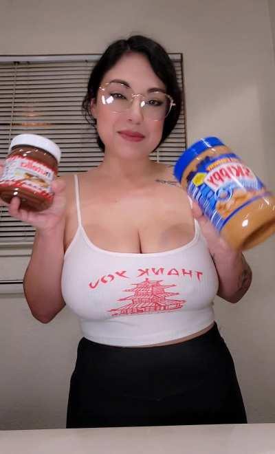 Are you a Nutella fan? Or more of a peanut butter guy?😋