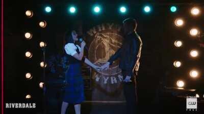 Veronica singing shallow 😍 Amazing voice, it even made kevin cry at the end!! Listen to those high notes aswell🤯