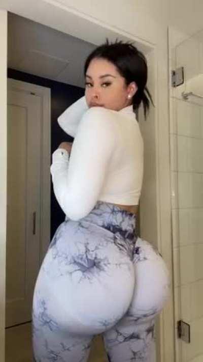 Big Ass Latina (TH3J3NBL4NCO / 3=E, 4=A)