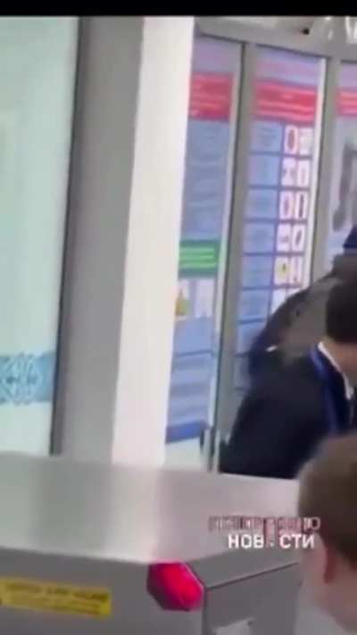 Retired boxing champ saves hostage