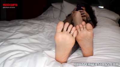 Toes teasing