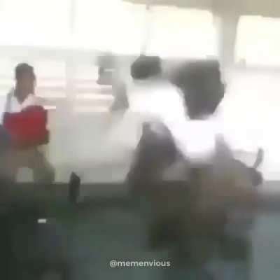 he do be walking doe 😳