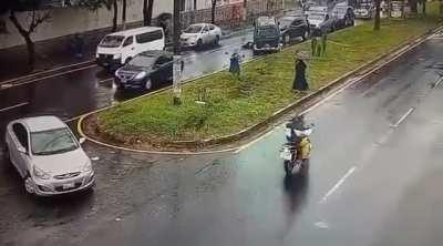 Pedestrians injured and vehicles damaged during crash 