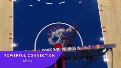 [Highlight] Ant Edwards with the huge windmill dunk!