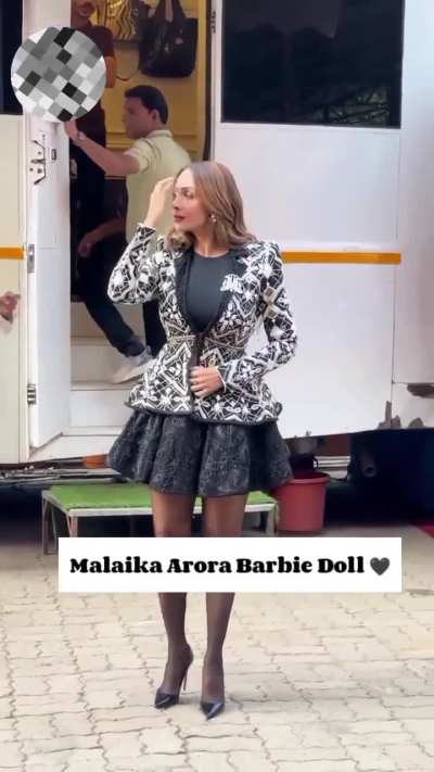 Malaika Arora Black Dress Doll🖤😘